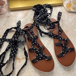 american eagle black and white star lace up sandals!